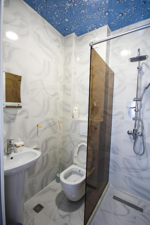 Guest House 99 Батумі Екстер'єр фото